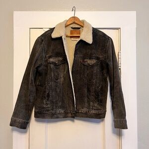 Dark Gray Levi’s Sherpa Lined denim trucker jacket - Women’s Medium